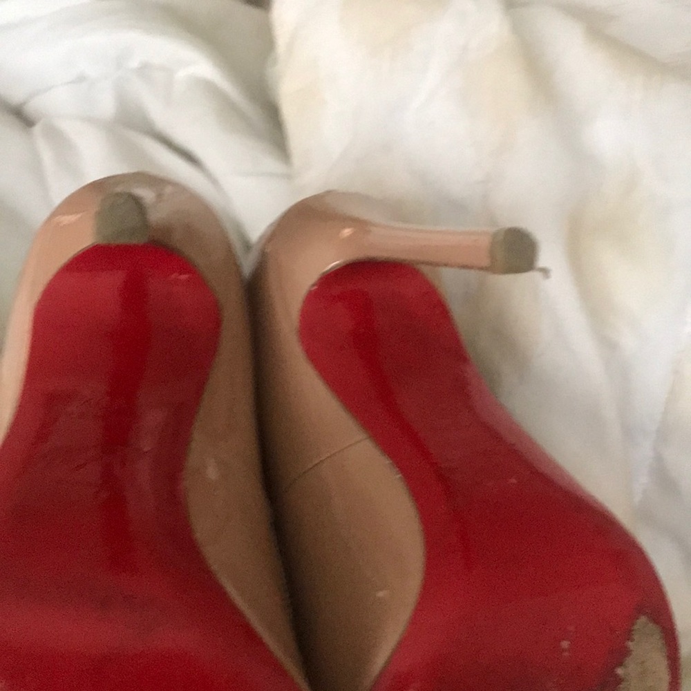 Christian Louboutin Nude Patent Leather Pumps with Red Soles - Picture 7 of 8